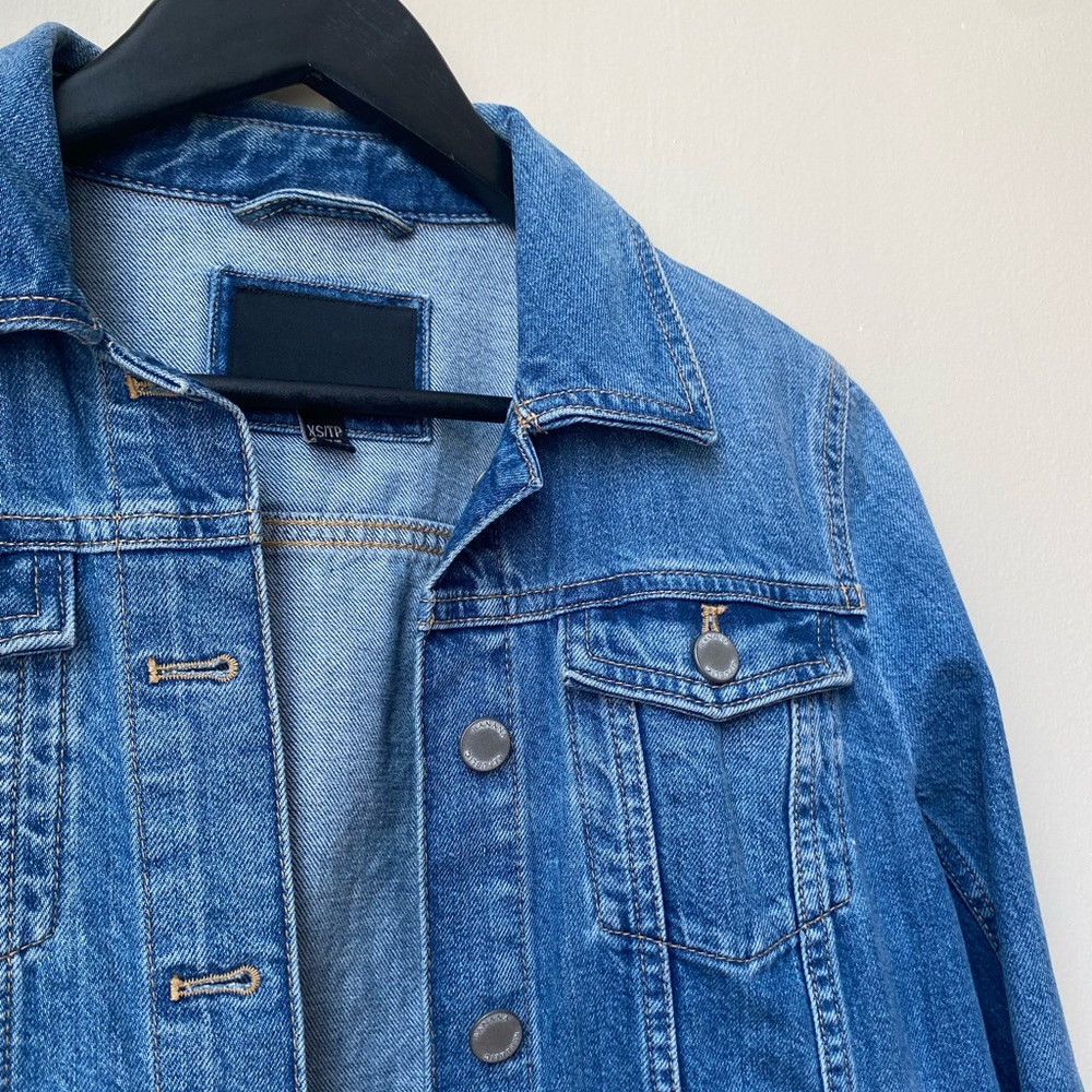 Banana Republic Women’s Denim Jacket - Picture 4 of 8